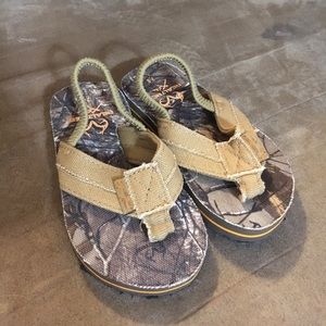 Realtree Camo flip flops size 7/8 Toddler New!